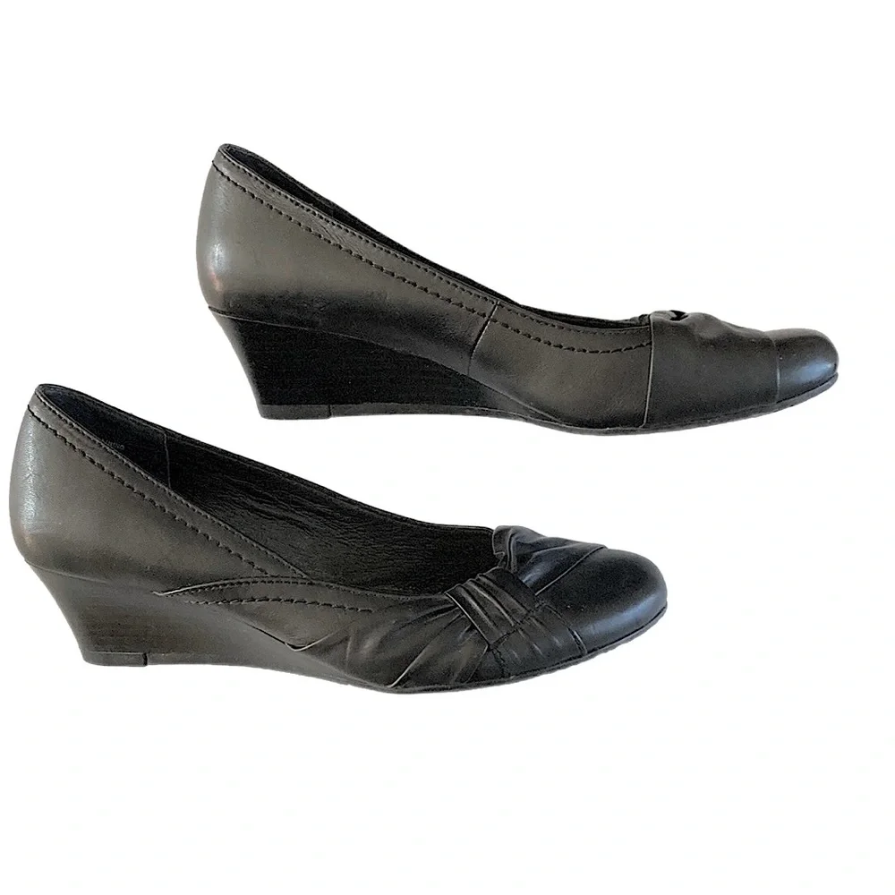 GIOVANNA black leather slip-on Wedge heels Size 6 AU - Picture 11 of 11
